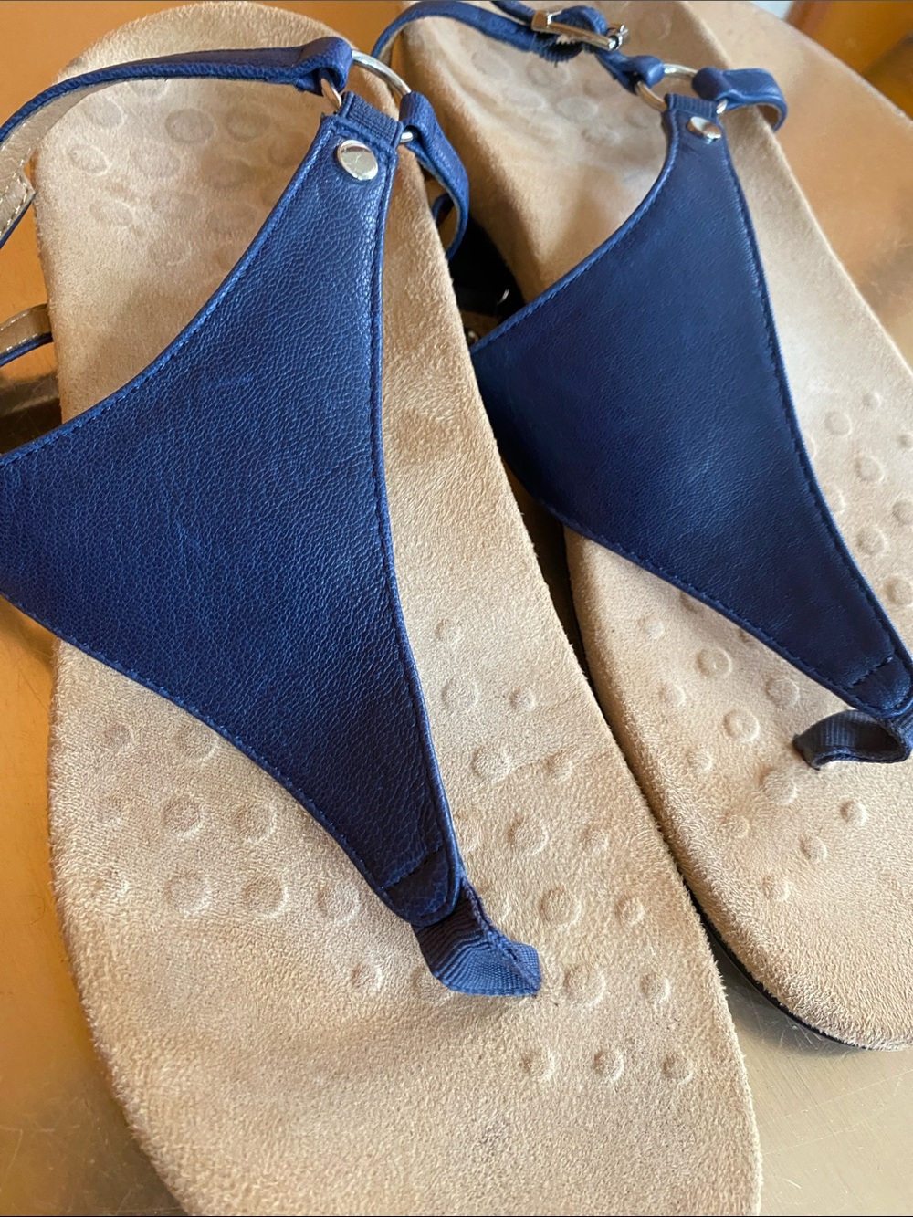 Vionic Kirra Navy Blue Leather Thong Sandals Silver Hardware Cushioned - Picture 7 of 8